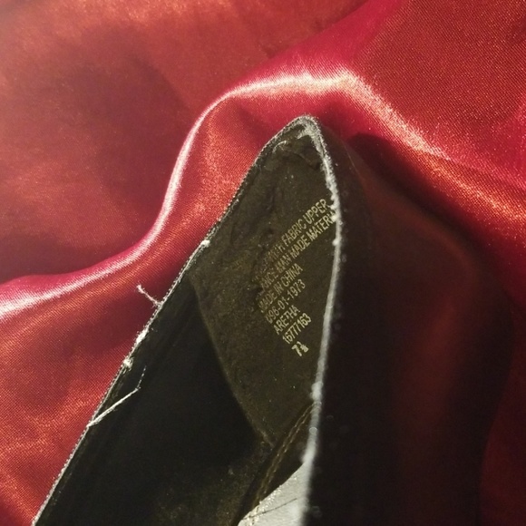 Black leather pumps with bow detail - Picture 8 of 8